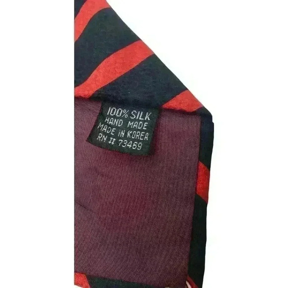 Vintage Looney Tunes Neck Tie 1995 Bugs Daffy Pepe Le Pew Taz Martin Martian - Picture 10 of 10